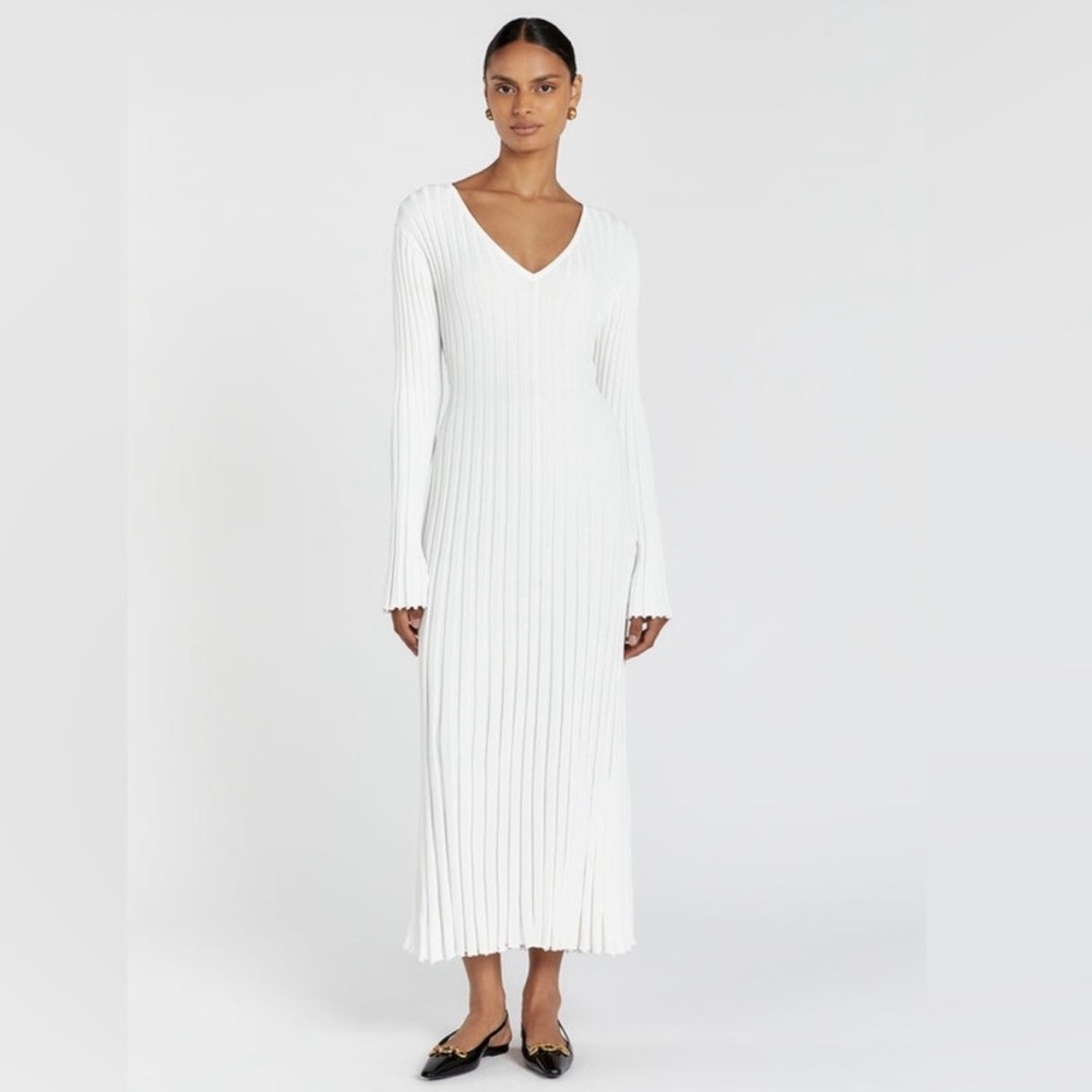 DISSH Elegant White Ribbed Long Sleeve Dress